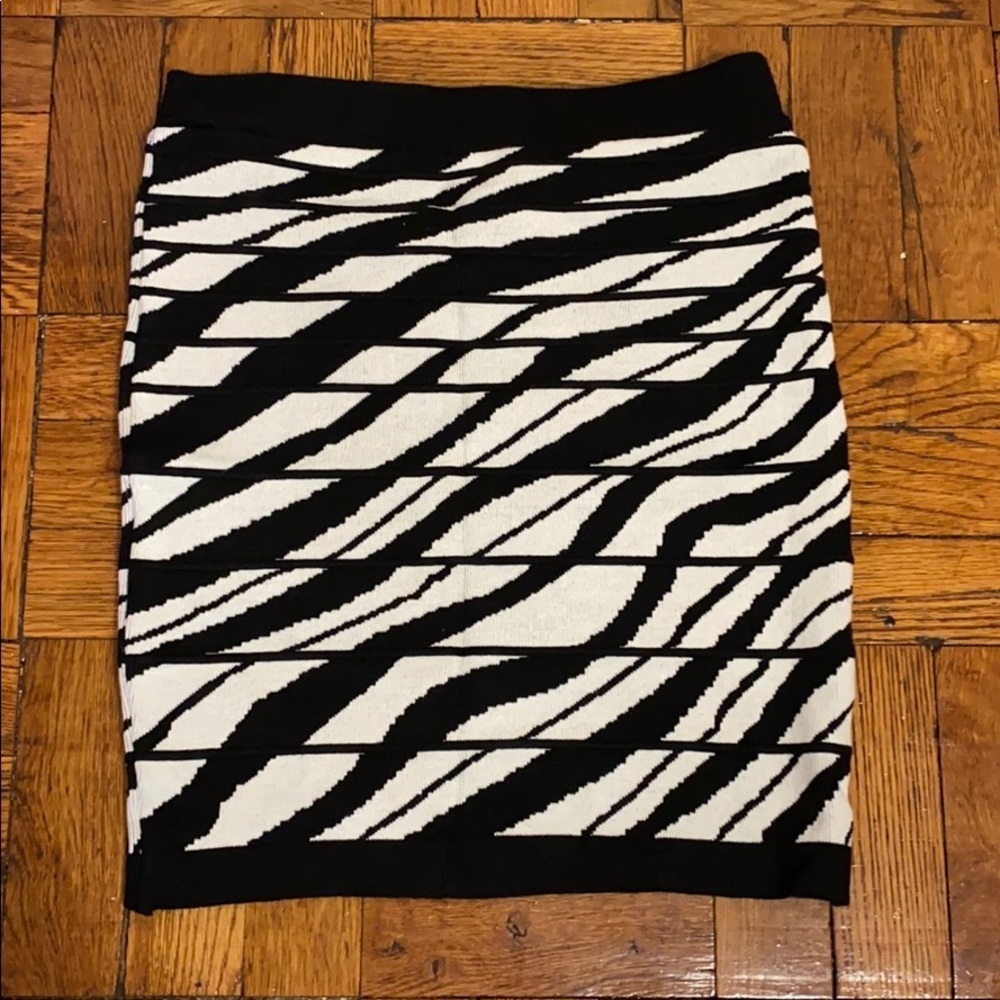 NWT forever 21 black & cream short skirt